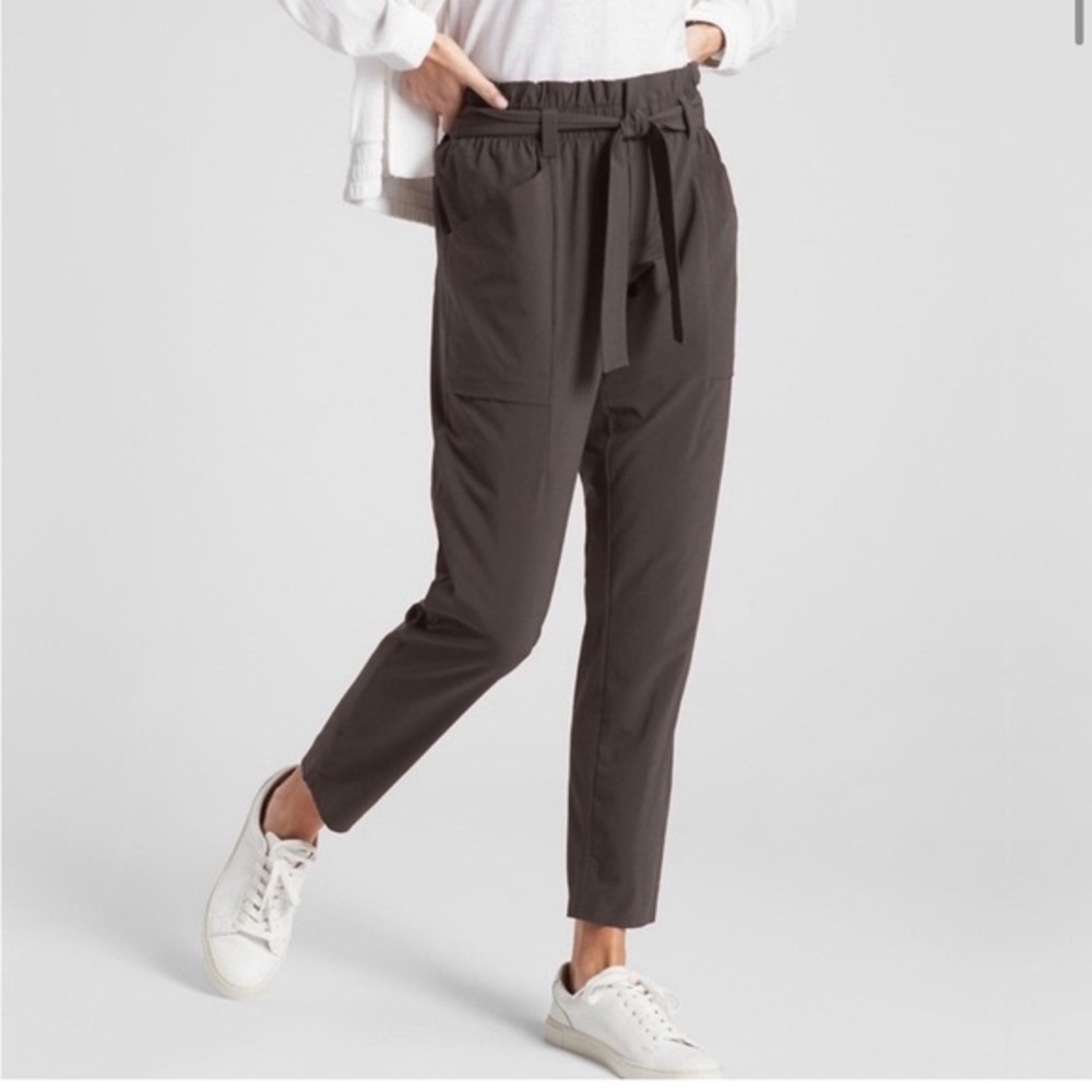 Athleta Skyline featherweight stretch tie waist pant in arbor olive Size 0